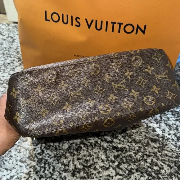 LOUIS VUITTON 
Monogram Looping MM - Picture 8 of 9